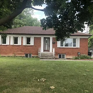 Cozy 3 Bungalow In Midtown Toronto